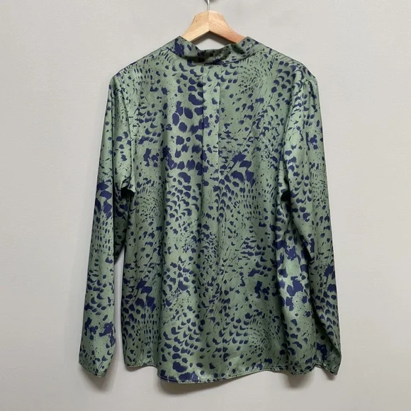 ❗️SOLD❗️Aritzia Babaton Green/Blue Power Long Sleeve Satin Feel Blouse Size L - Picture 7 of 9